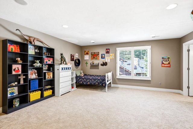 1468 S Bright Oak Avenue, Springfield, MO 65809