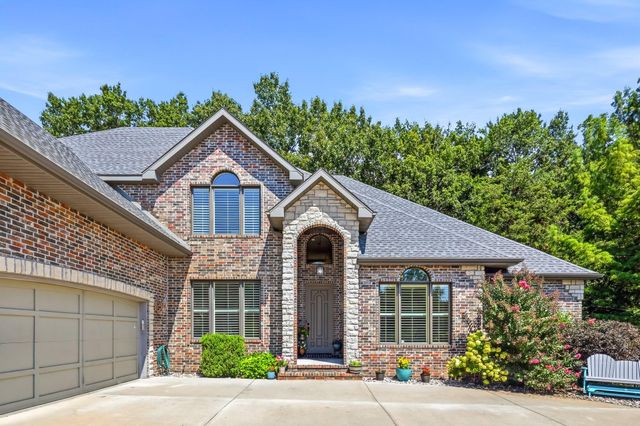 1468 S Bright Oak Avenue, Springfield, MO 65809