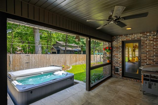 1468 S Bright Oak Avenue, Springfield, MO 65809