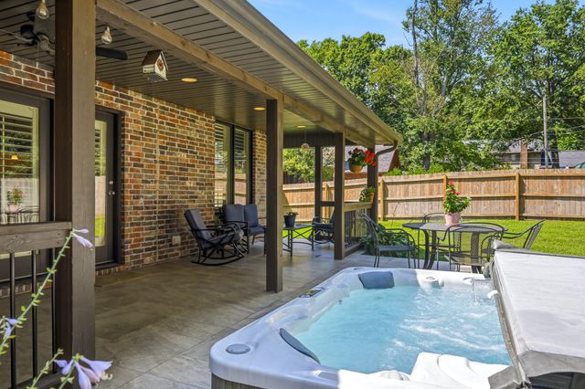 1468 S Bright Oak Avenue, Springfield, MO 65809