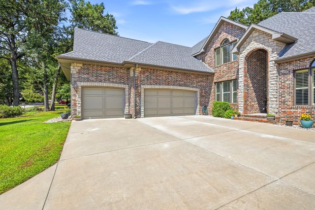 1468 S Bright Oak Avenue, Springfield, MO 65809