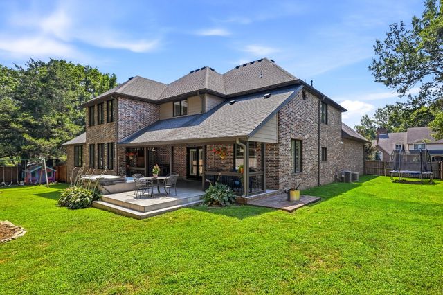 1468 S Bright Oak Avenue, Springfield, MO 65809
