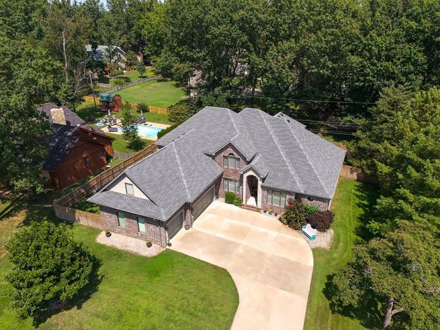 1468 S Bright Oak Avenue, Springfield, MO 65809