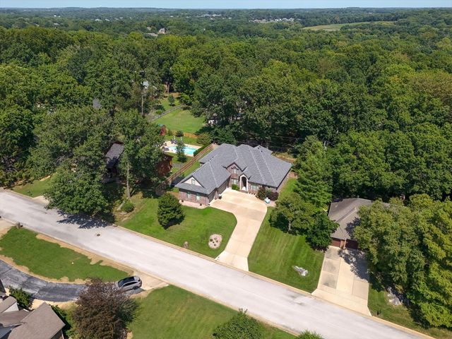 1468 S Bright Oak Avenue, Springfield, MO 65809