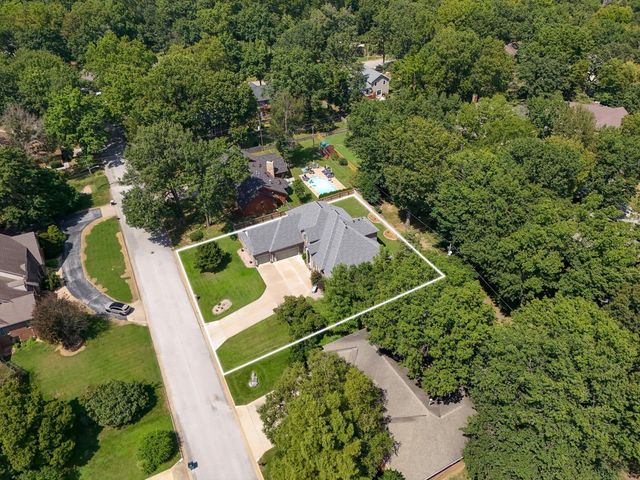 1468 S Bright Oak Avenue, Springfield, MO 65809