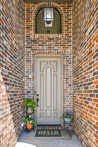 1468 S Bright Oak Avenue, Springfield, MO 65809
