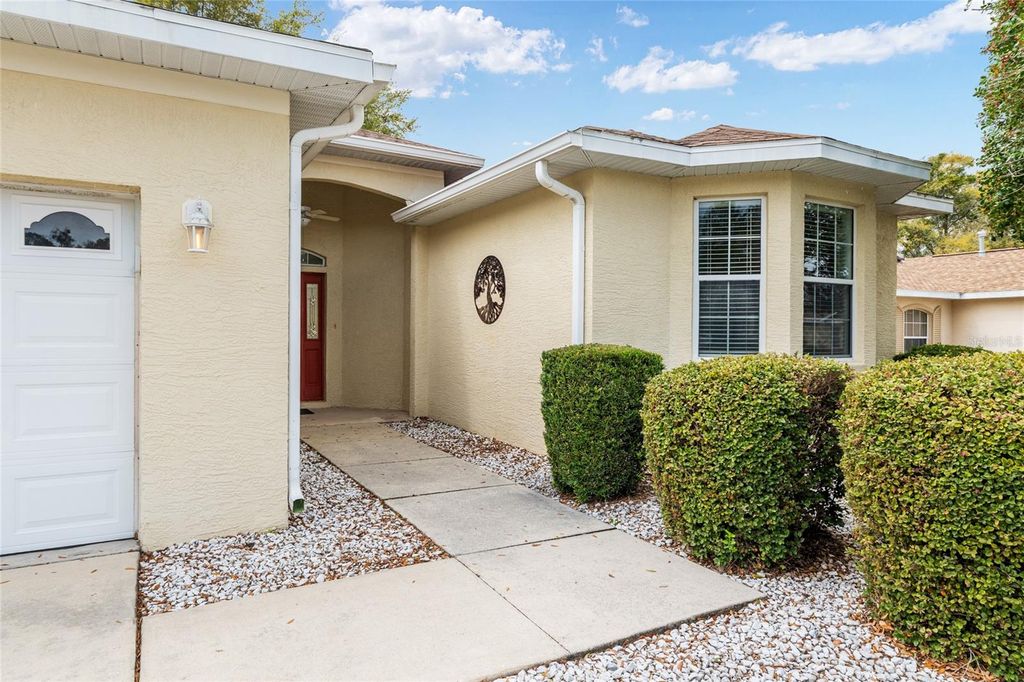 Image 4 of property listing at 7790 SW 80TH PL ROAD, Ocala, FL 34476