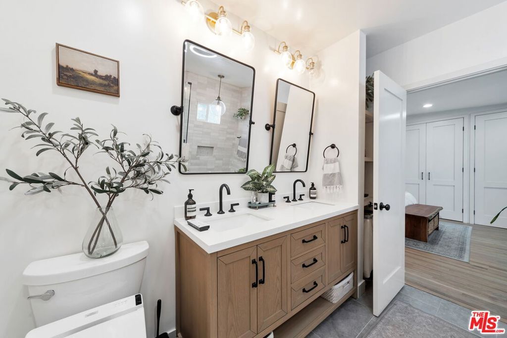 Image 10 of property listing at 14333 Tiara Street, Van Nuys, CA 91401