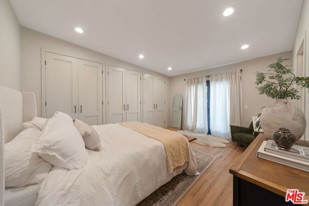Image 8 of property listing at 14333 Tiara Street, Van Nuys, CA 91401