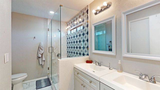 702 Middle Glen Drive, Garland, TX 75043