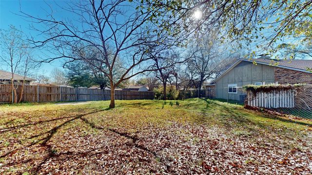 702 Middle Glen Drive, Garland, TX 75043