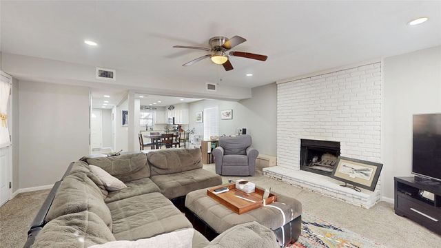 702 Middle Glen Drive, Garland, TX 75043