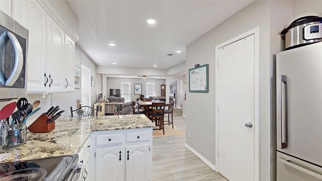 702 Middle Glen Drive, Garland, TX 75043