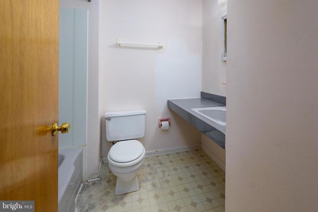 9 HEDGEROW CT, Oaklyn, NJ 08107