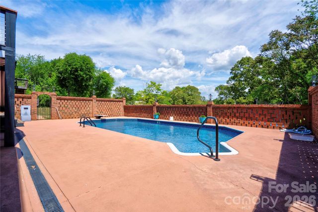 176 Knollwood Drive, Forest City, NC 28043