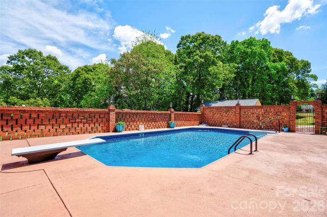 176 Knollwood Drive, Forest City, NC 28043