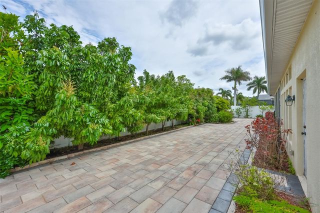 3822 CARDENAL AVENUE, Sun City Center, FL 33573