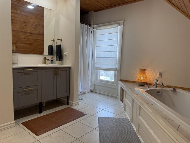 210 N Kalamazoo Avenue, Marshall, MI 49068