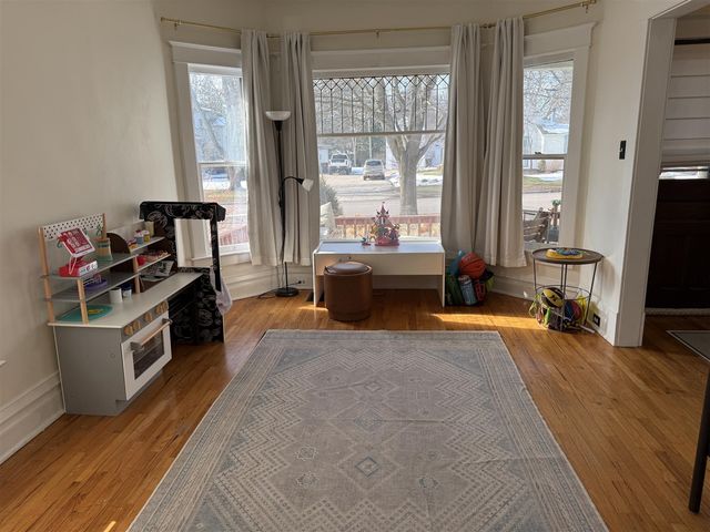 210 N Kalamazoo Avenue, Marshall, MI 49068