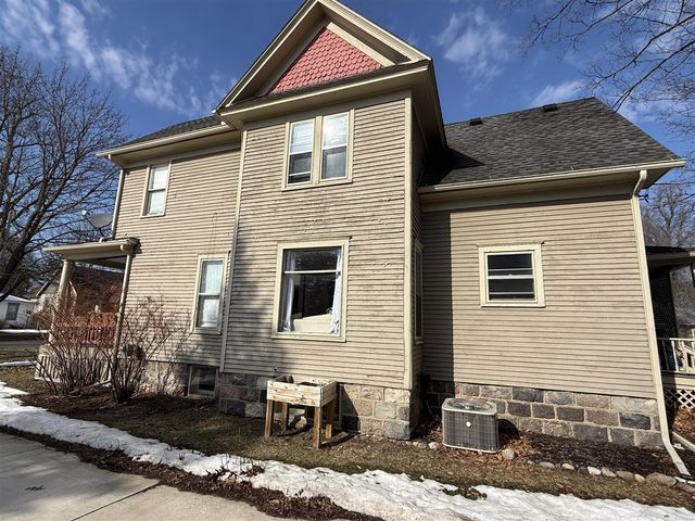 210 N Kalamazoo Avenue, Marshall, MI 49068