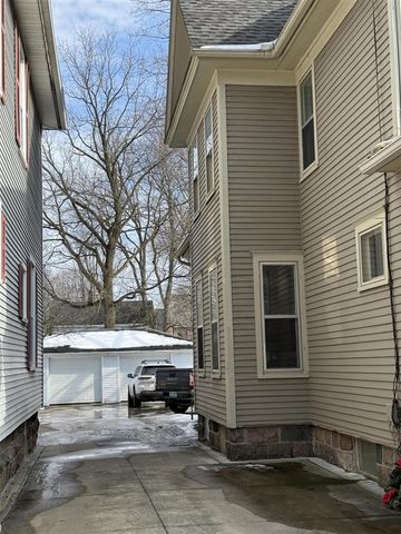 210 N Kalamazoo Avenue, Marshall, MI 49068