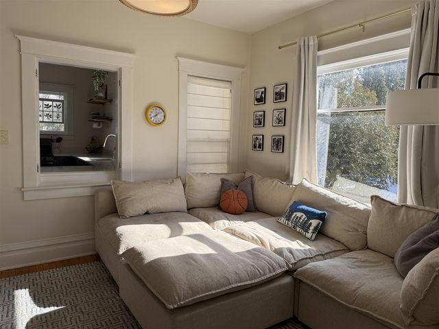 210 N Kalamazoo Avenue, Marshall, MI 49068