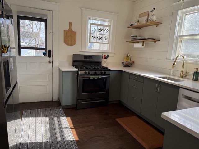 210 N Kalamazoo Avenue, Marshall, MI 49068