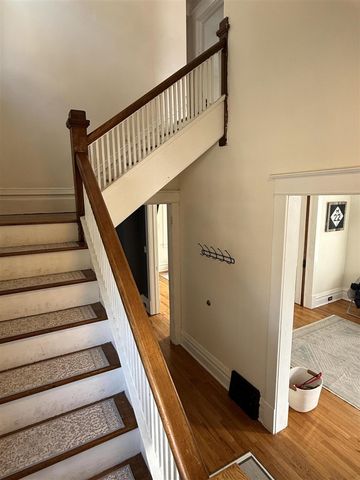 210 N Kalamazoo Avenue, Marshall, MI 49068