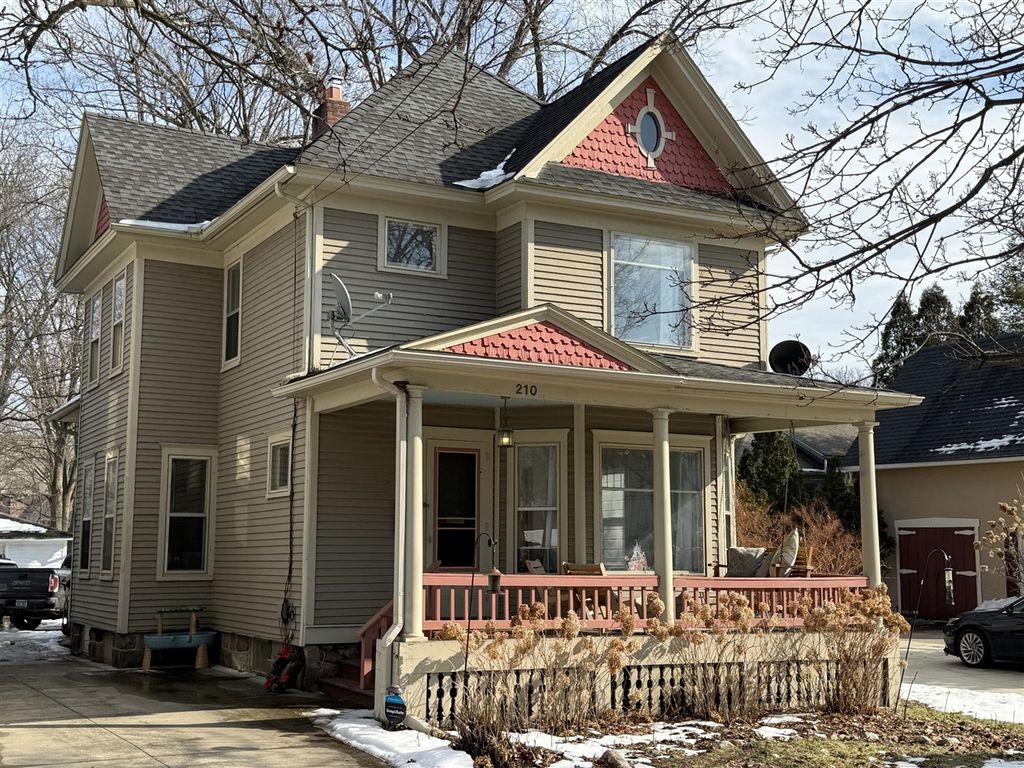 210 N Kalamazoo Avenue, Marshall, MI 49068