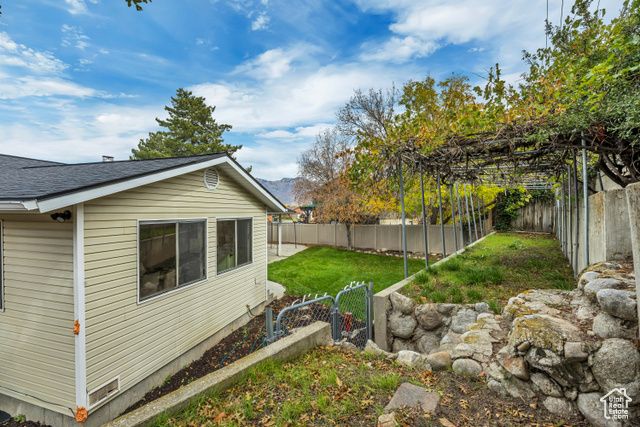 1492 E SANDY HILLS DR, Sandy, UT 84093