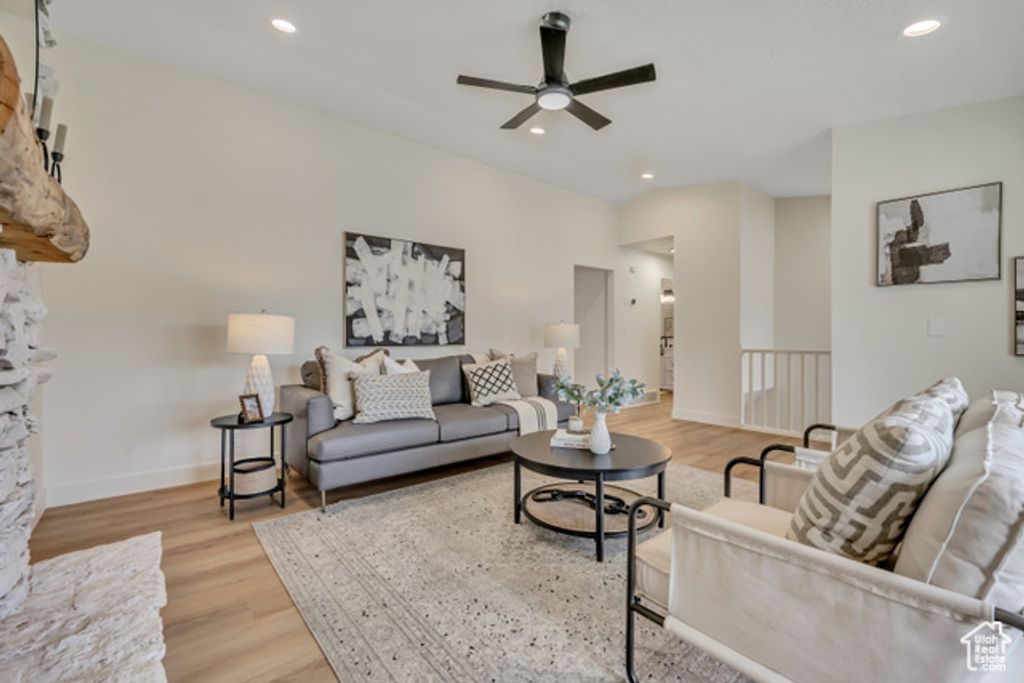 1492 E SANDY HILLS DR, Sandy, UT 84093