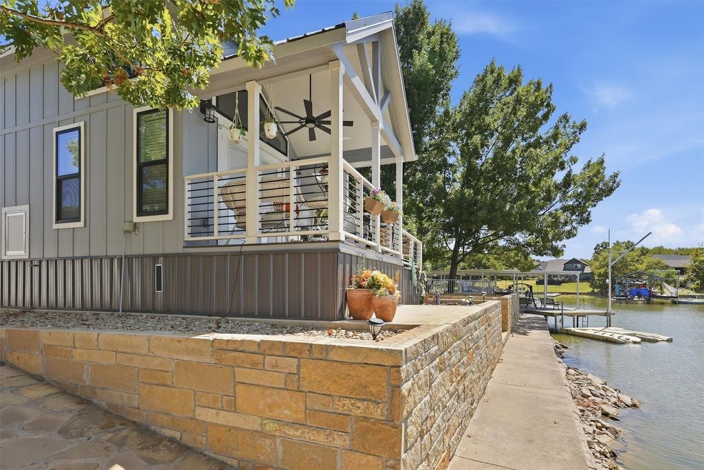 817 Brazos Harbor Circle, Granbury, TX 76048 — photo 3