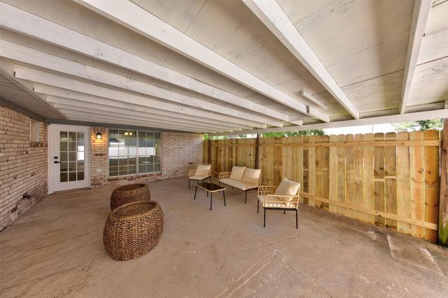 8511 Honeysuckle Street, Highlands, TX 77562
