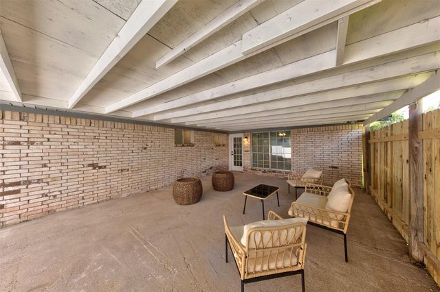 8511 Honeysuckle Street, Highlands, TX 77562