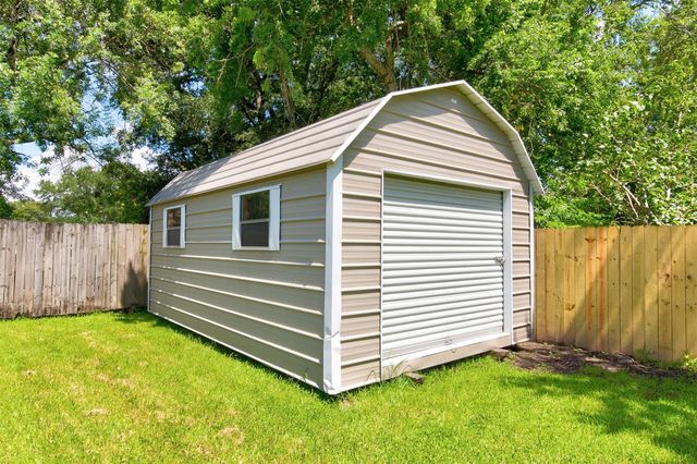 8511 Honeysuckle Street, Highlands, TX 77562