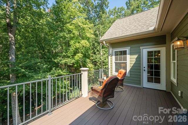 8 MANORWOOD Court, Flat Rock, NC 28731