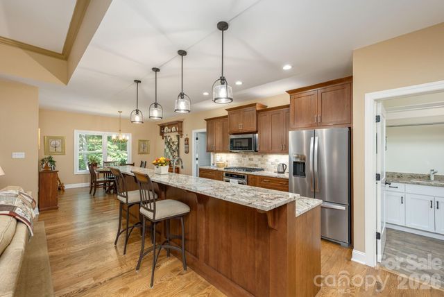 8 MANORWOOD Court, Flat Rock, NC 28731