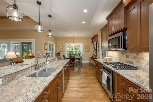 8 MANORWOOD Court, Flat Rock, NC 28731