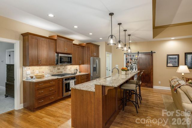 8 MANORWOOD Court, Flat Rock, NC 28731