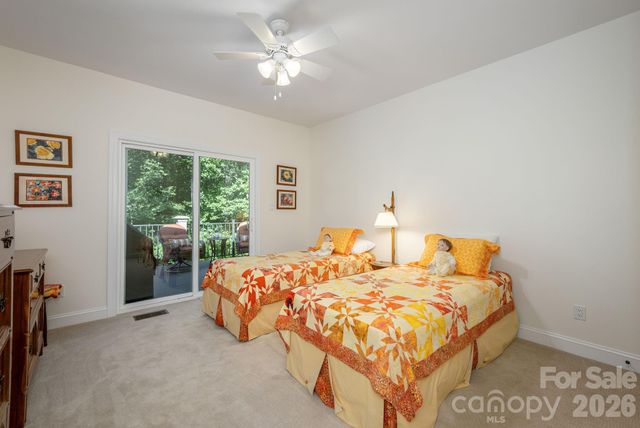 8 MANORWOOD Court, Flat Rock, NC 28731