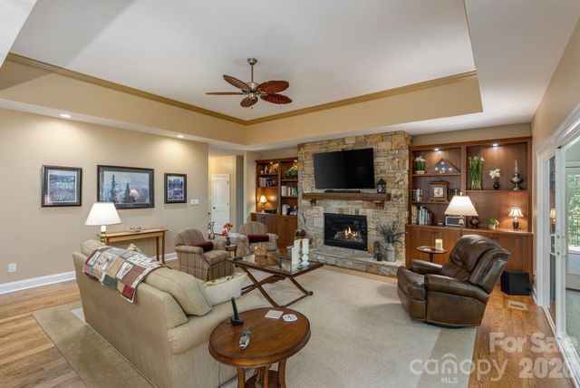 8 MANORWOOD Court, Flat Rock, NC 28731