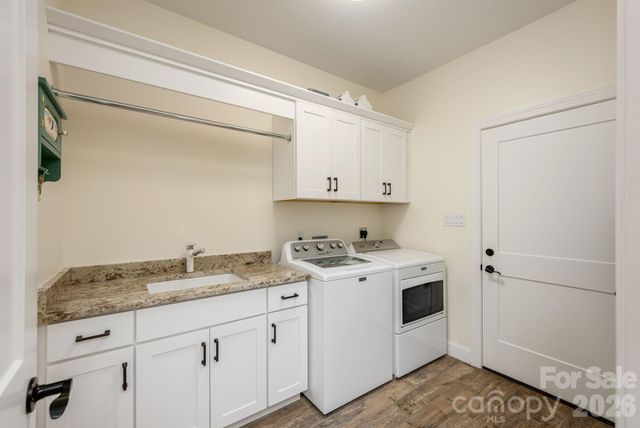 8 MANORWOOD Court, Flat Rock, NC 28731