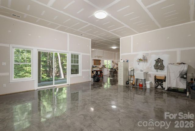 8 MANORWOOD Court, Flat Rock, NC 28731