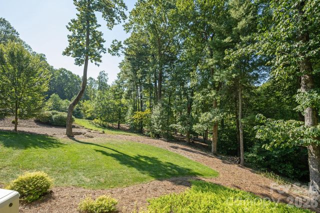 8 MANORWOOD Court, Flat Rock, NC 28731