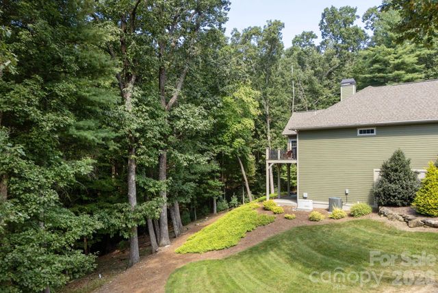 8 MANORWOOD Court, Flat Rock, NC 28731