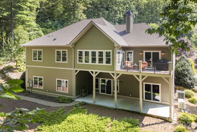 8 MANORWOOD Court, Flat Rock, NC 28731