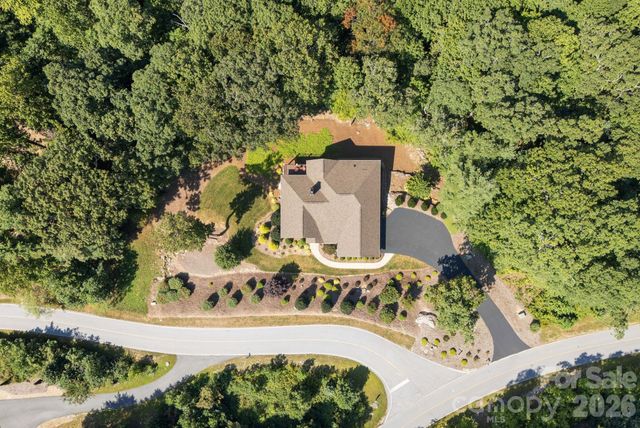 8 MANORWOOD Court, Flat Rock, NC 28731