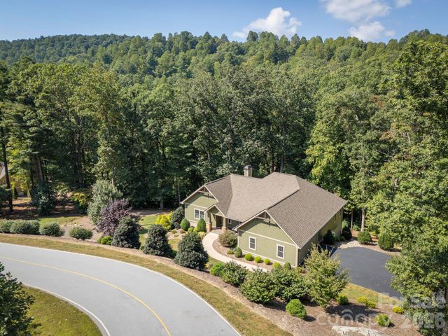 8 MANORWOOD Court, Flat Rock, NC 28731