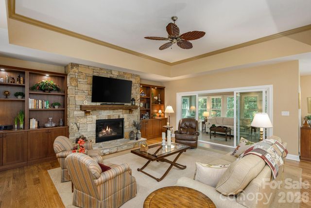 8 MANORWOOD Court, Flat Rock, NC 28731