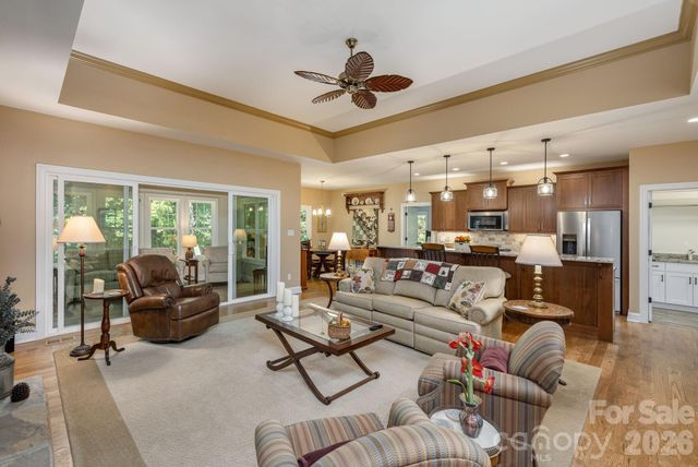 8 MANORWOOD Court, Flat Rock, NC 28731